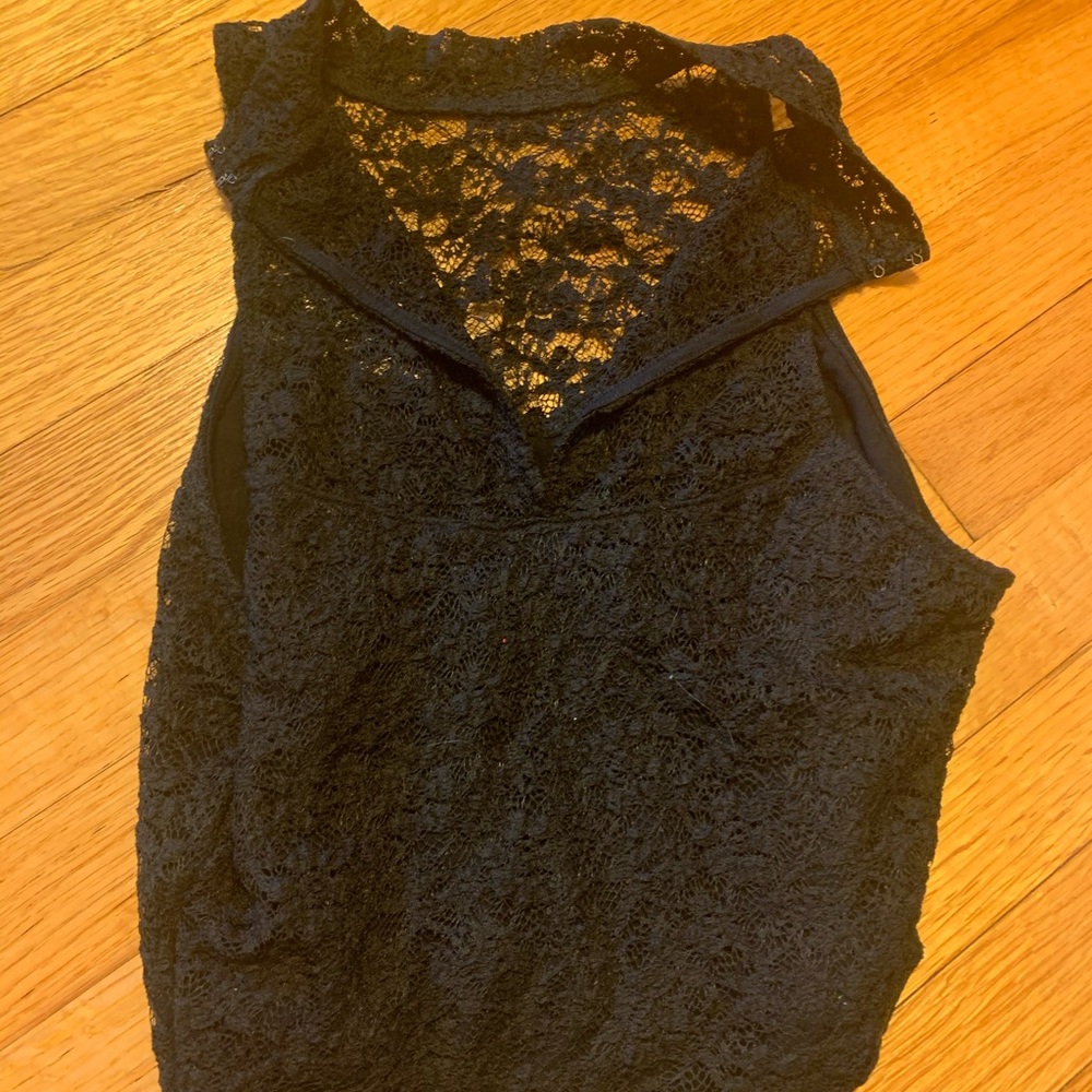 Black lace crop top - Picture 3 of 6
